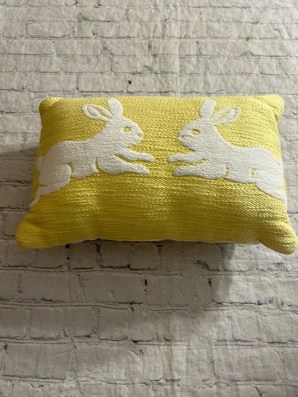 EASTER SPRING ACCENT PILLOW BUNNY RABBITS LUMBAR YELLOW & WHITE (1)